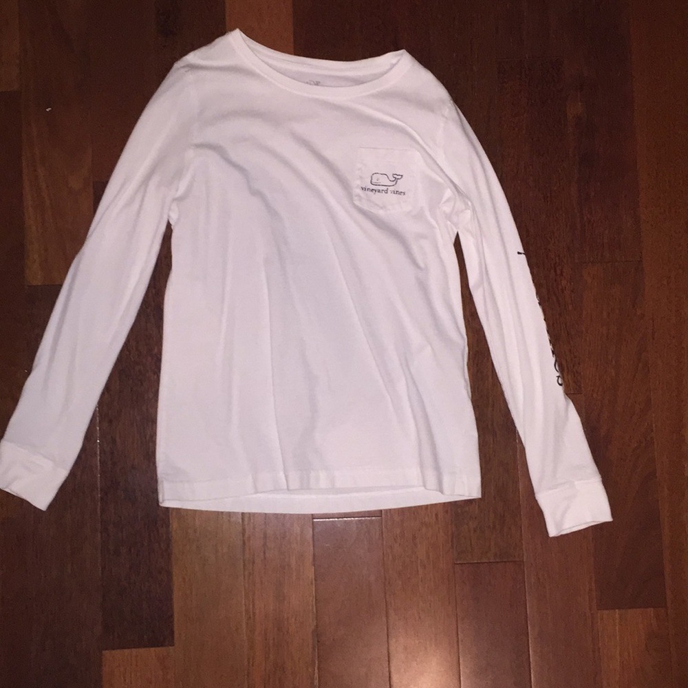 White vineyard vines